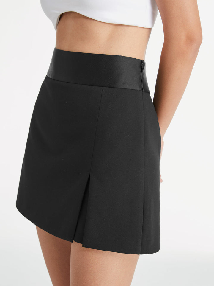 Mini-jupe patineuse en satin taille haute