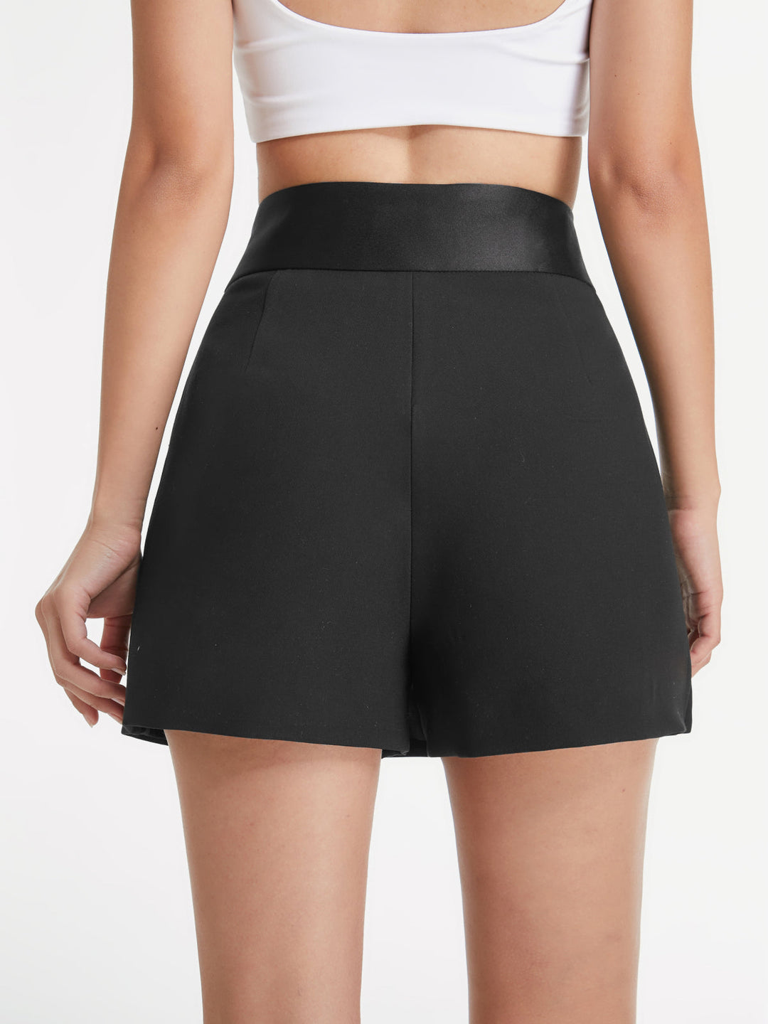 Mini-jupe patineuse en satin taille haute