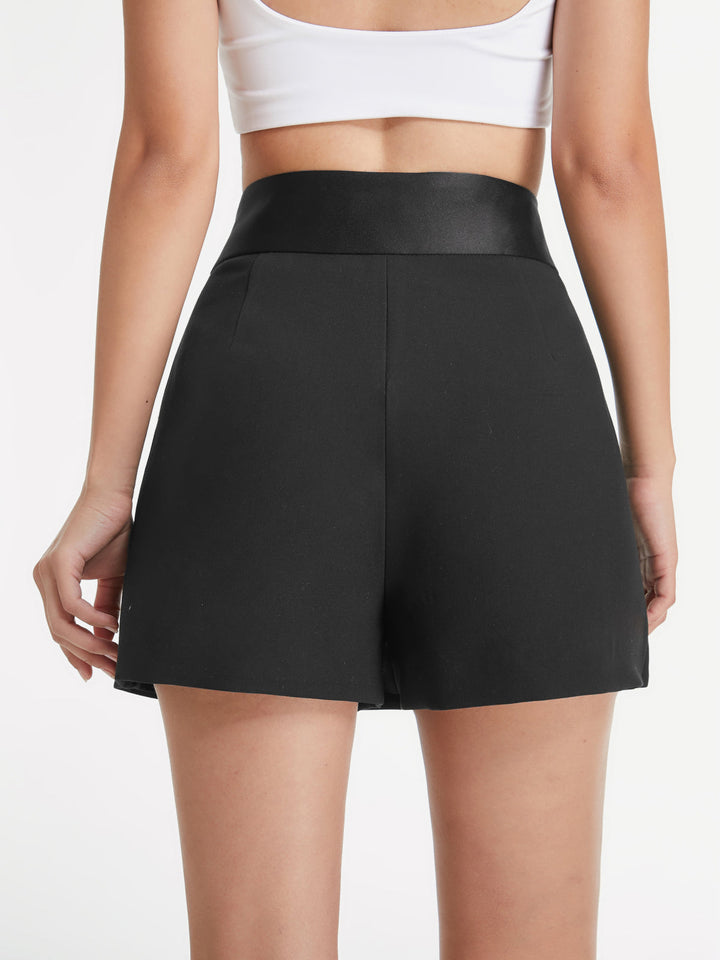 Mini-jupe patineuse en satin taille haute