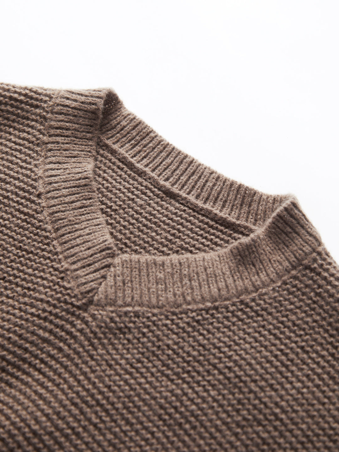 Pull en maille à col en V minimaliste