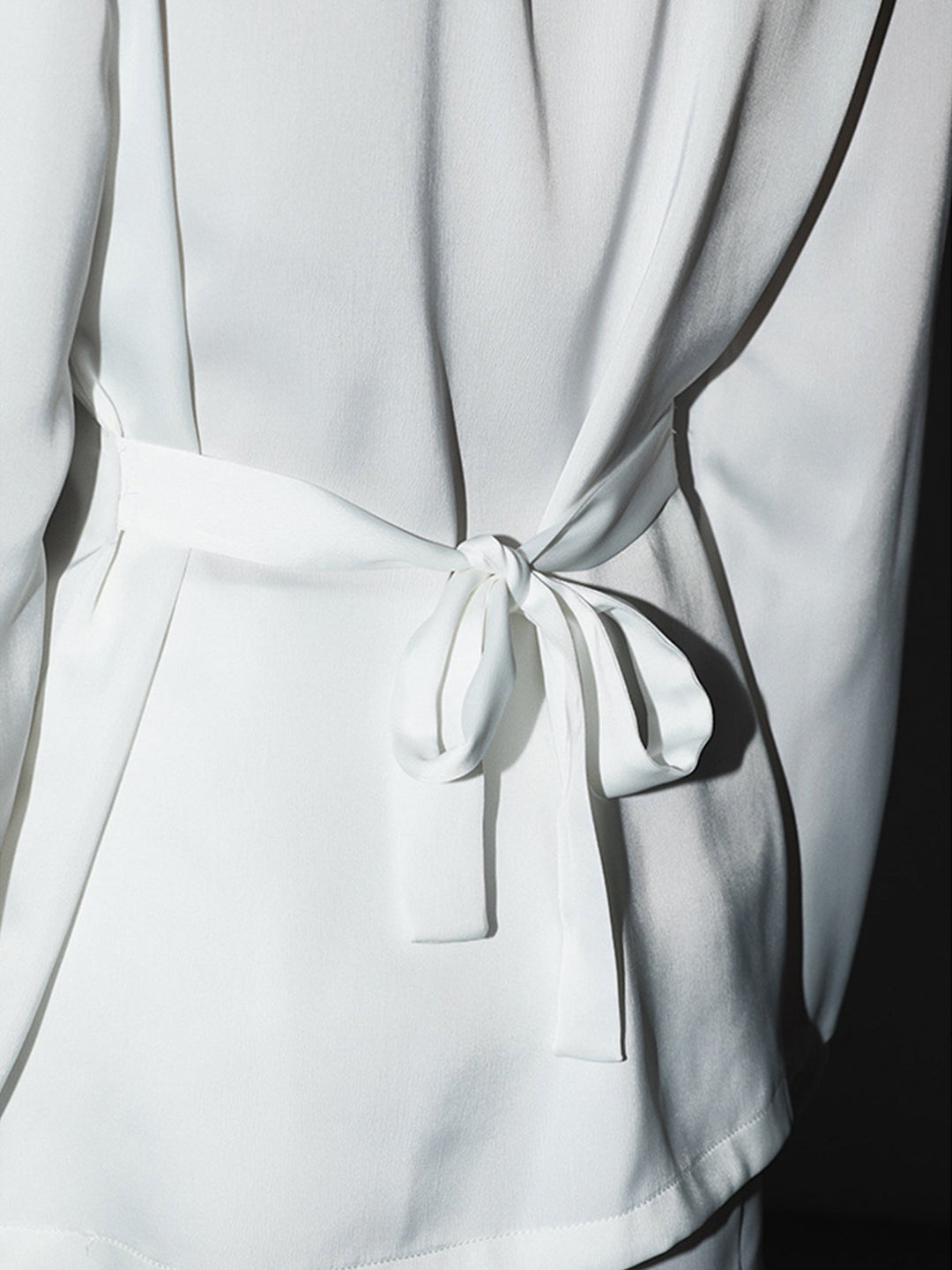 Chemise ample de loisirs en satin avec attache dans le dos