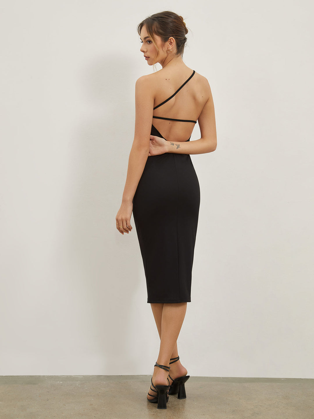 Robe Mi-longue à Dos Ouvert et Bretelles Asymétriques