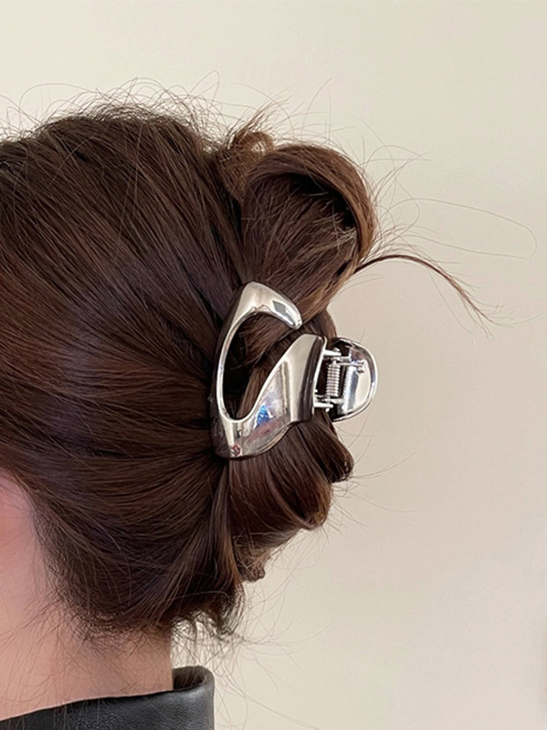Pince à cheveux à effet argenté