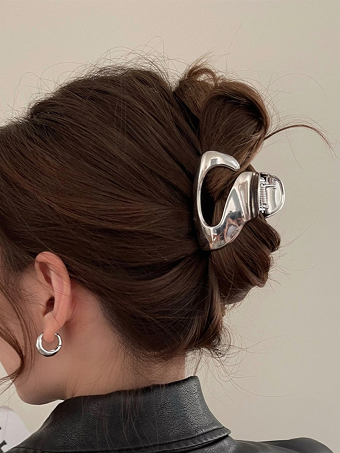 Pince à cheveux à effet argenté
