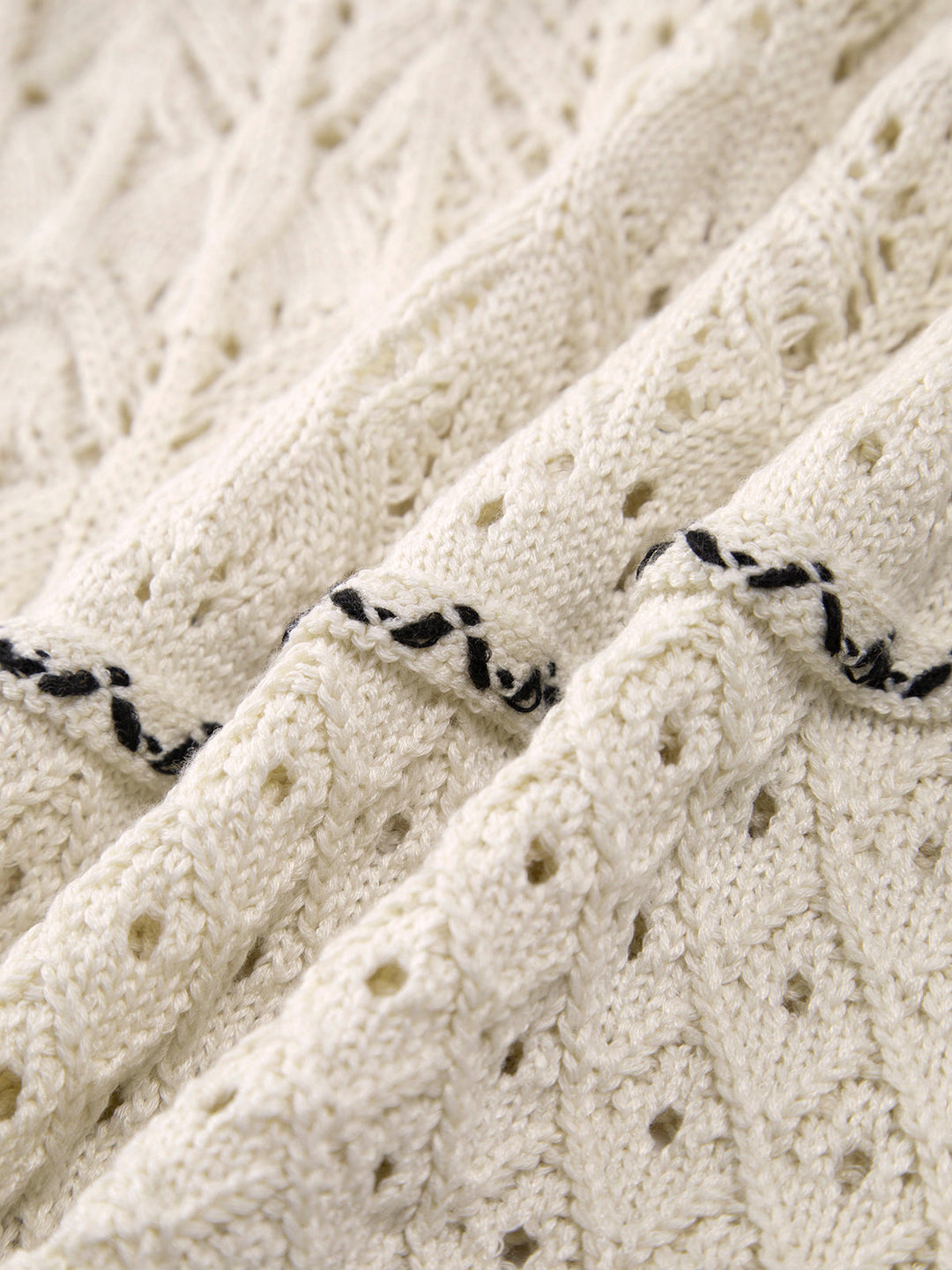 Robe mi-longue en crochet Paros avec œillets et transparence