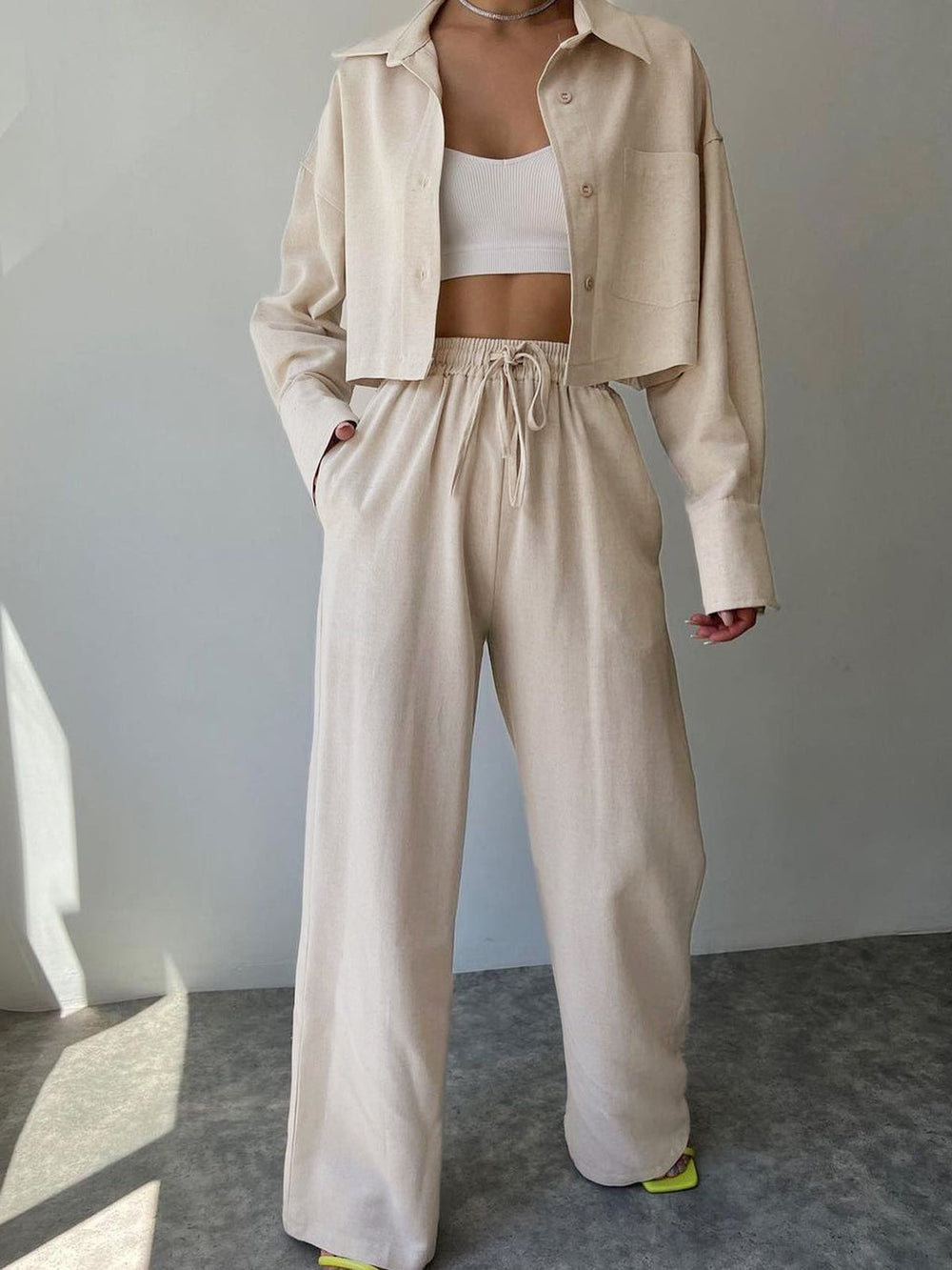 Ensemble pantalon deux pièces à cordon de serrage et col