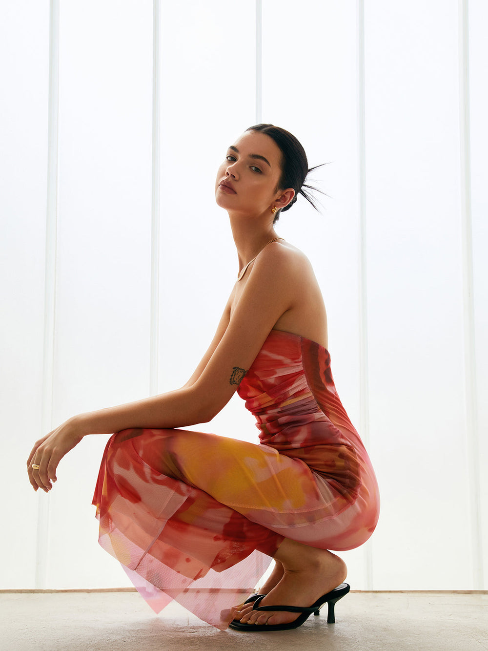 Robe Mi-Tube Semi-Transparente en Maille