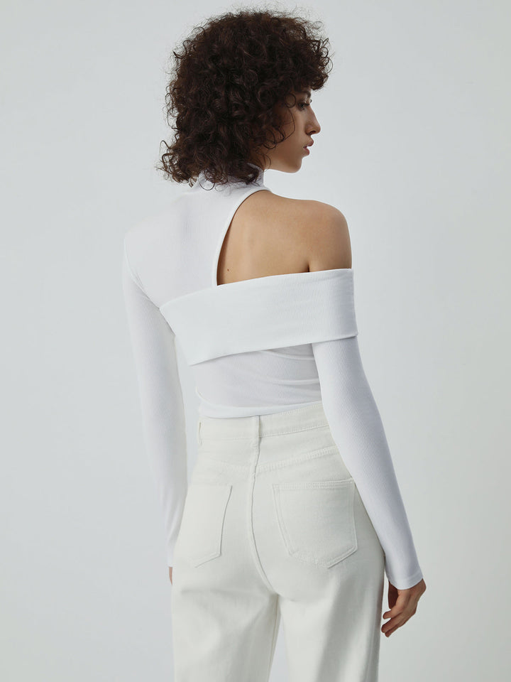 Haut en tricot à manches longues avec découpe oblique et col mock