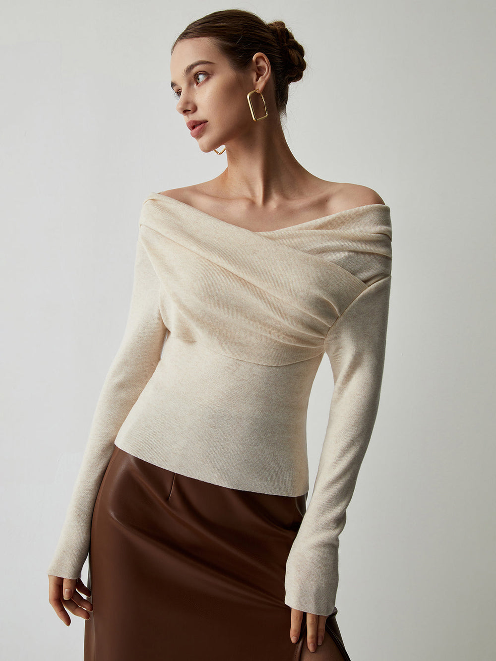 Haut en tricot à manches longues et col Bardot drapé