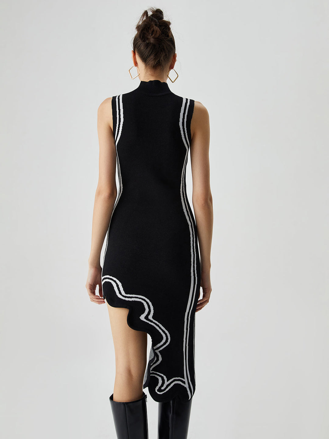 Robe Mi-longue Perlée Asymétrique à Col Montant Noir
