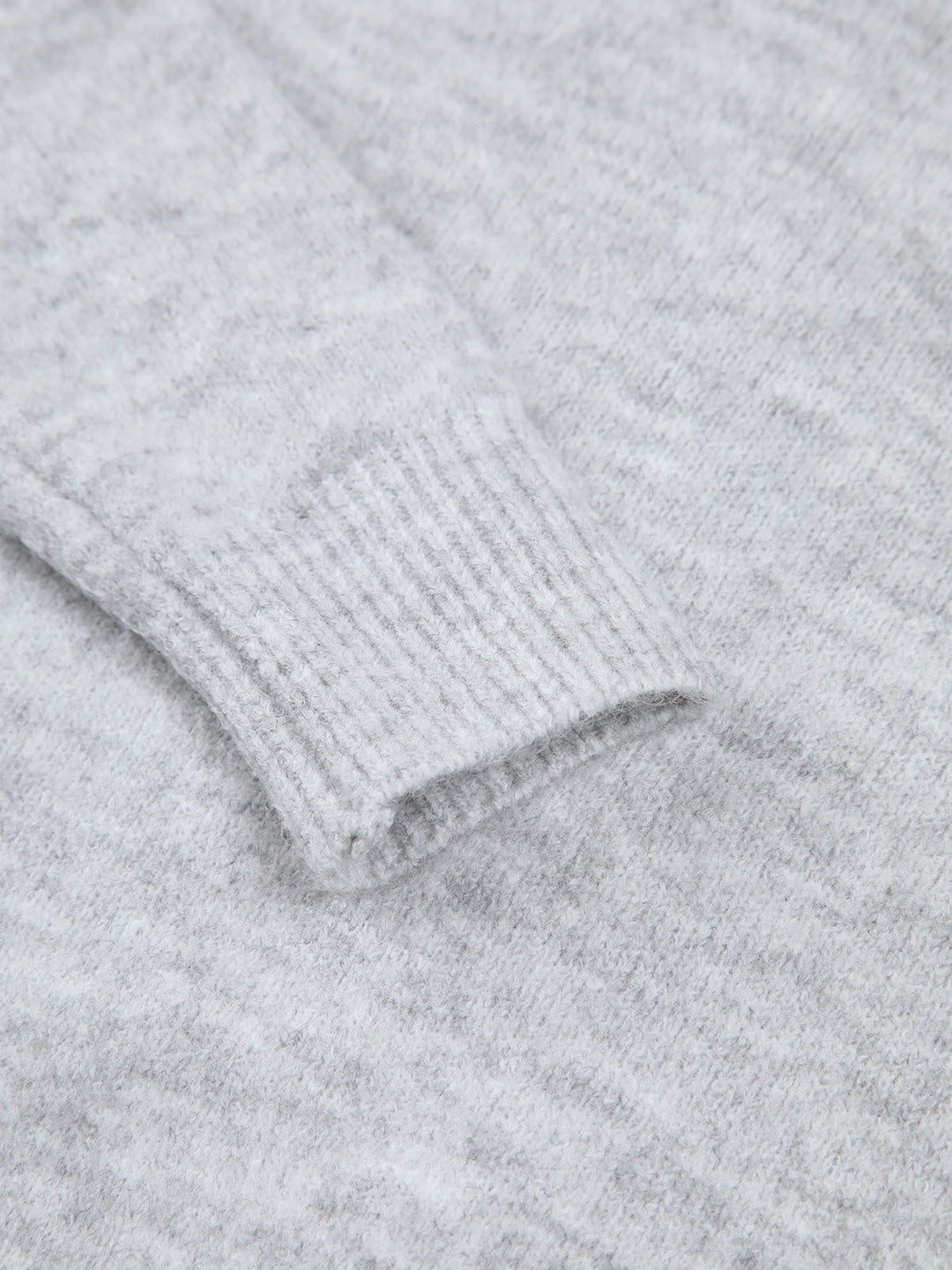 Pull à épaules dénudées asymétriques