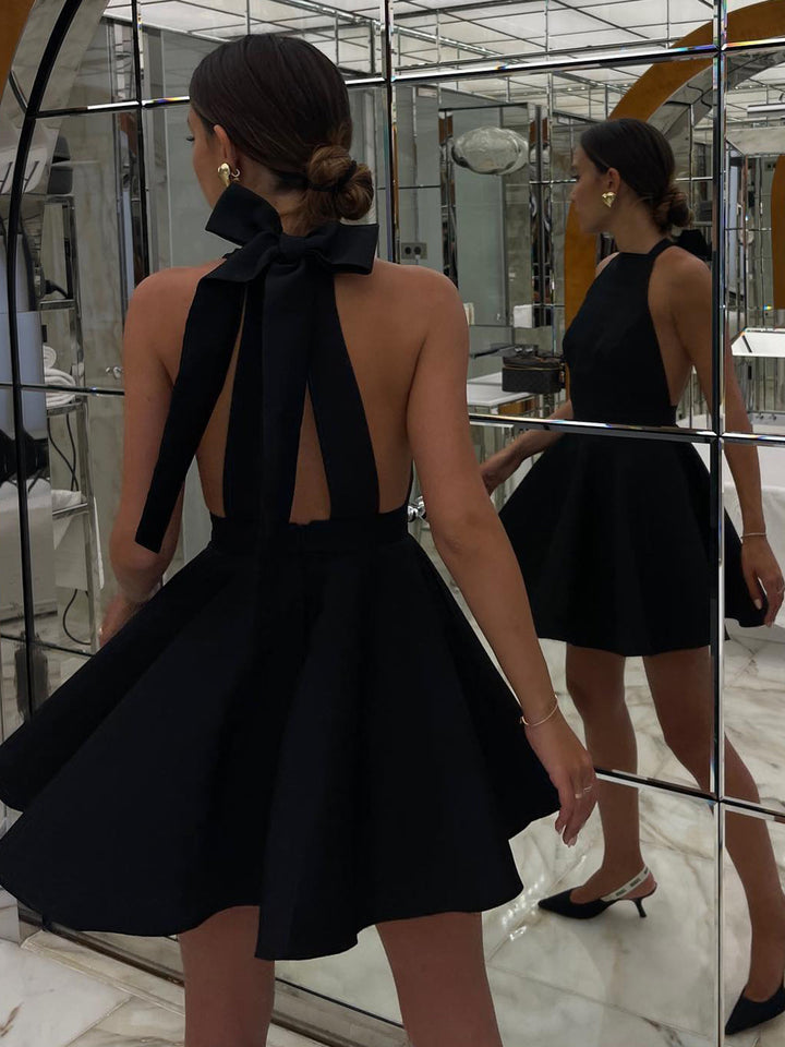 Robe Mini Plissée Ouverte au Dos avec Poches et Nœuds en Satin
