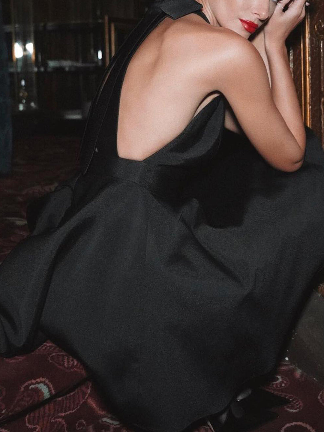 Robe Mini Plissée Ouverte au Dos avec Poches et Nœuds en Satin