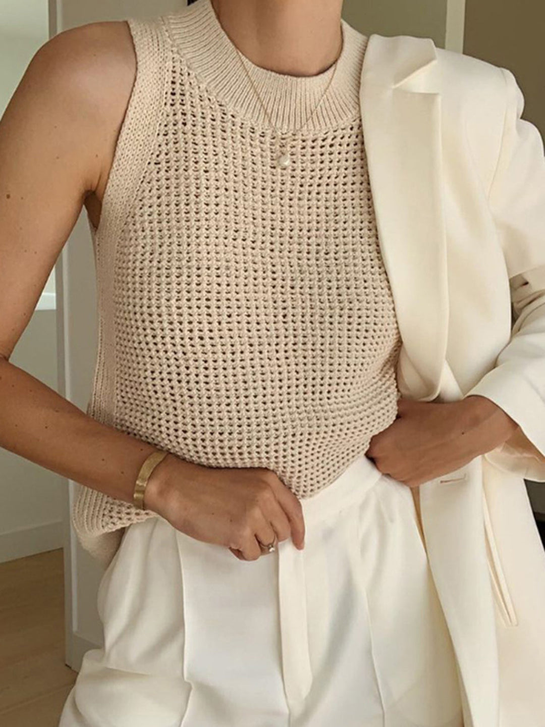 Haut sans manches évidé en tricot uni