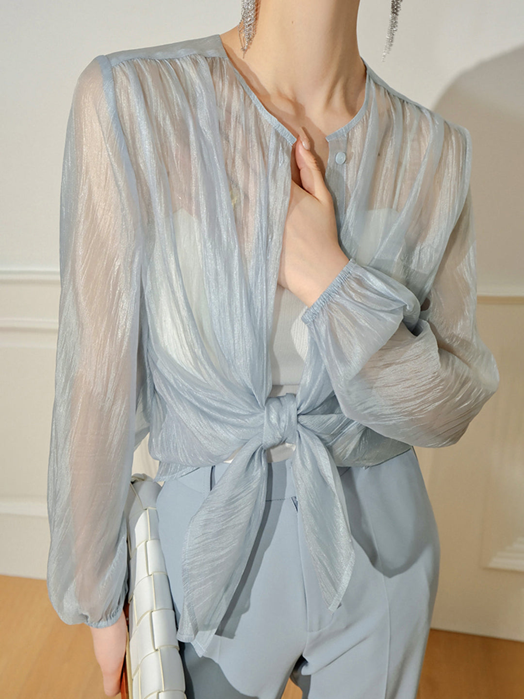 Blouse boutonnée à manches longues semi-transparente