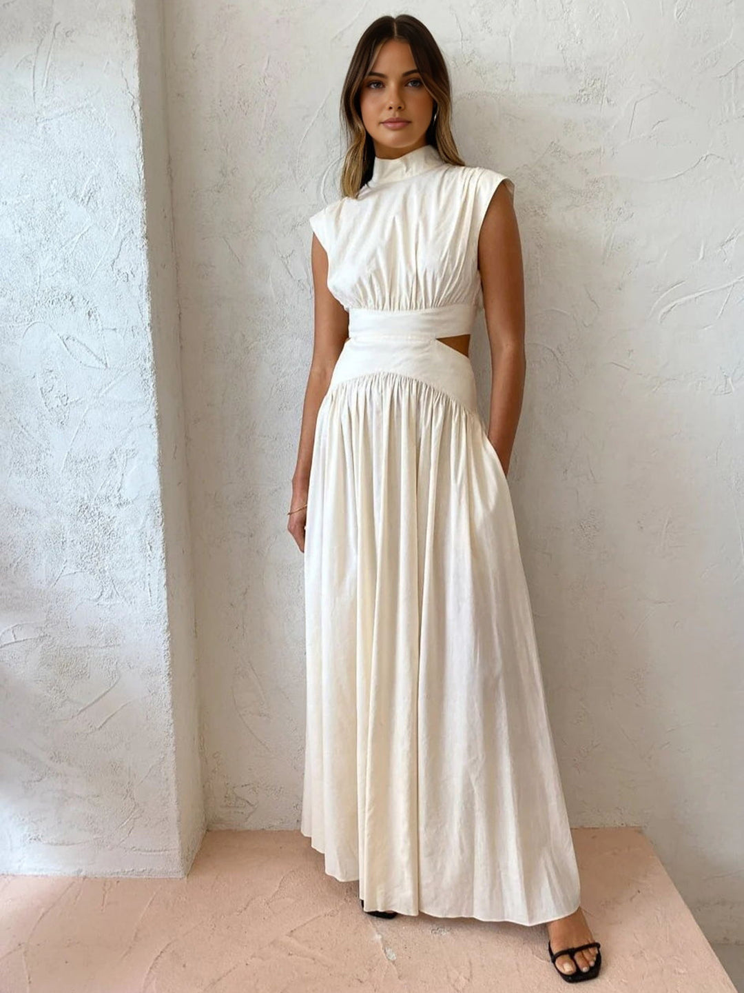 Robe Longue à Col Montant et Découpes