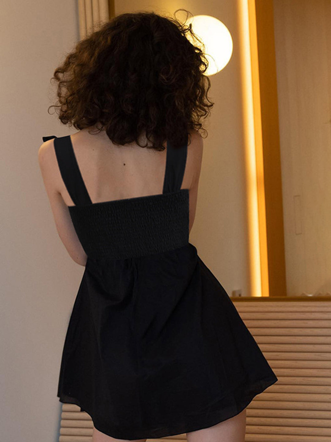 Robe Courte à Bretelles Nouées et Froncées