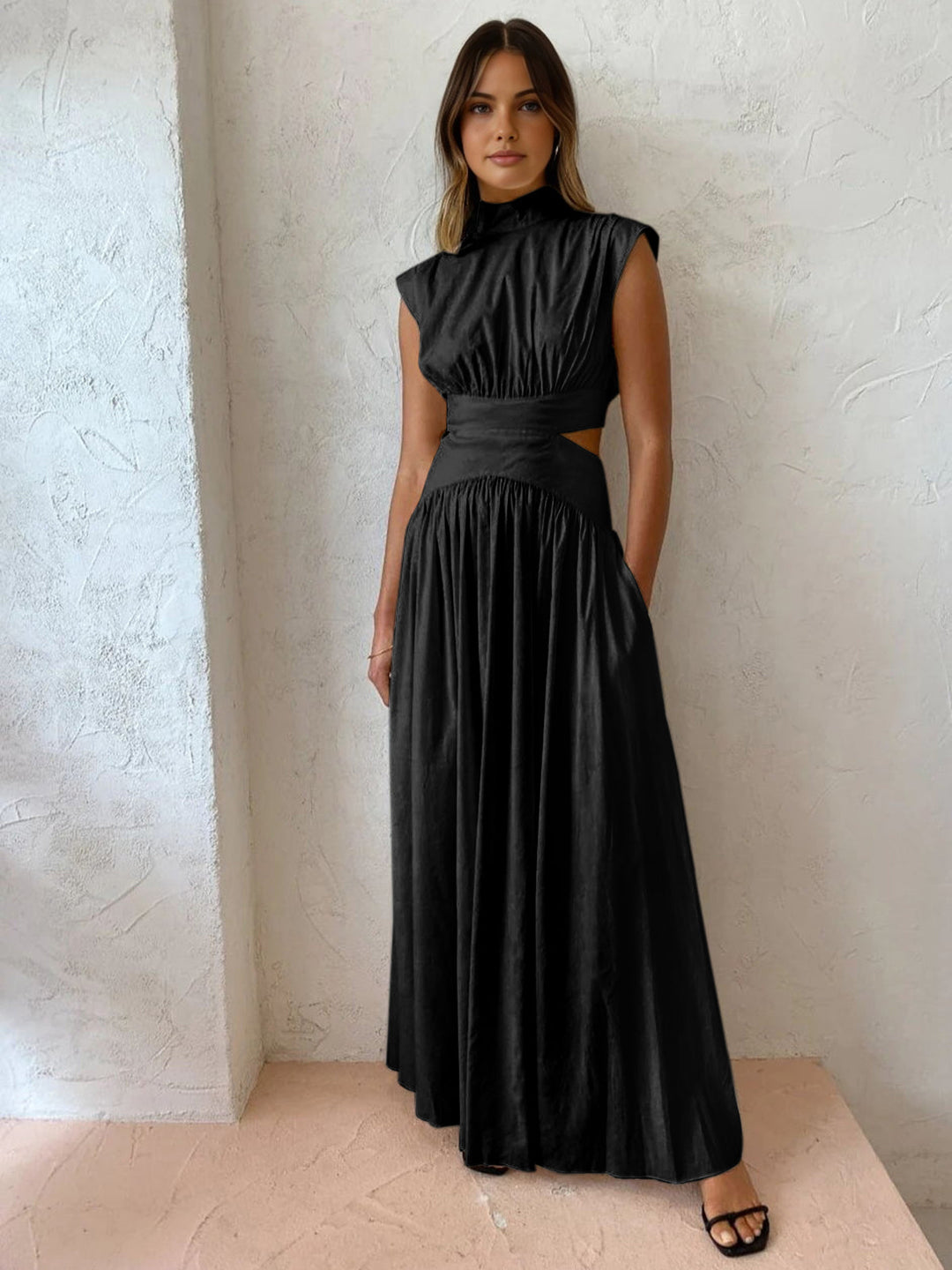 Robe Longue à Col Montant et Découpes