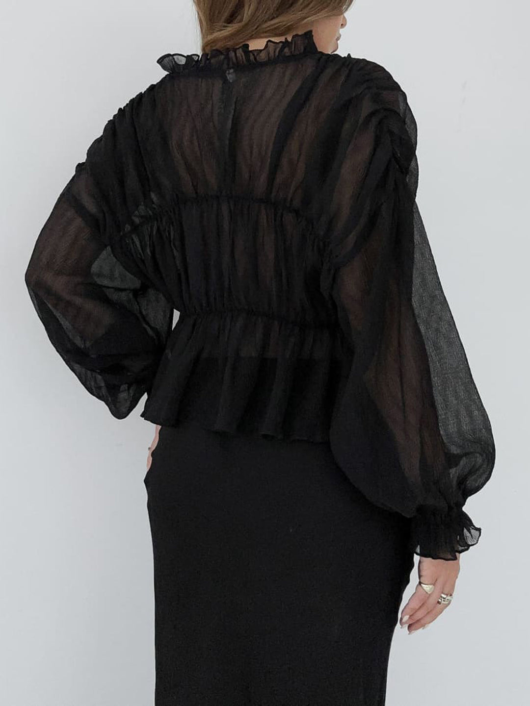 Blouse en mousseline transparente à volants