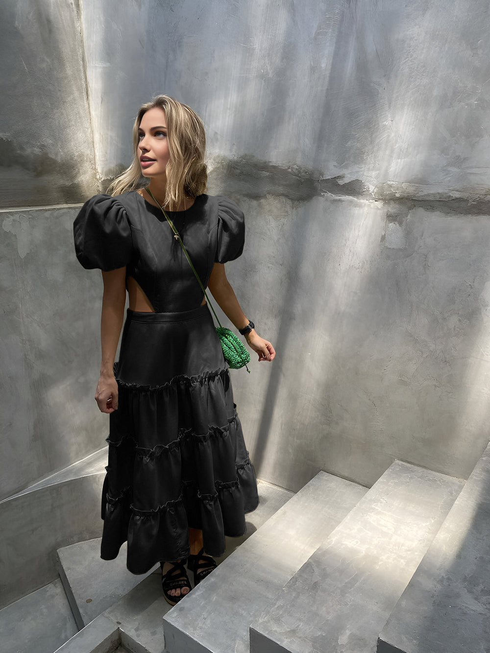 Robe Longue à Manches Bouffantes et Découpes