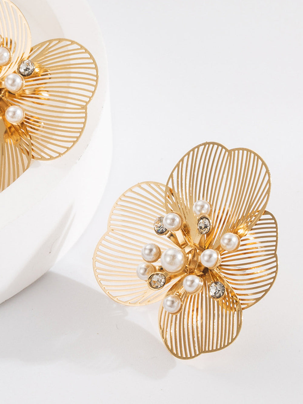 Boucles d'oreilles Fleur Gravée Perle