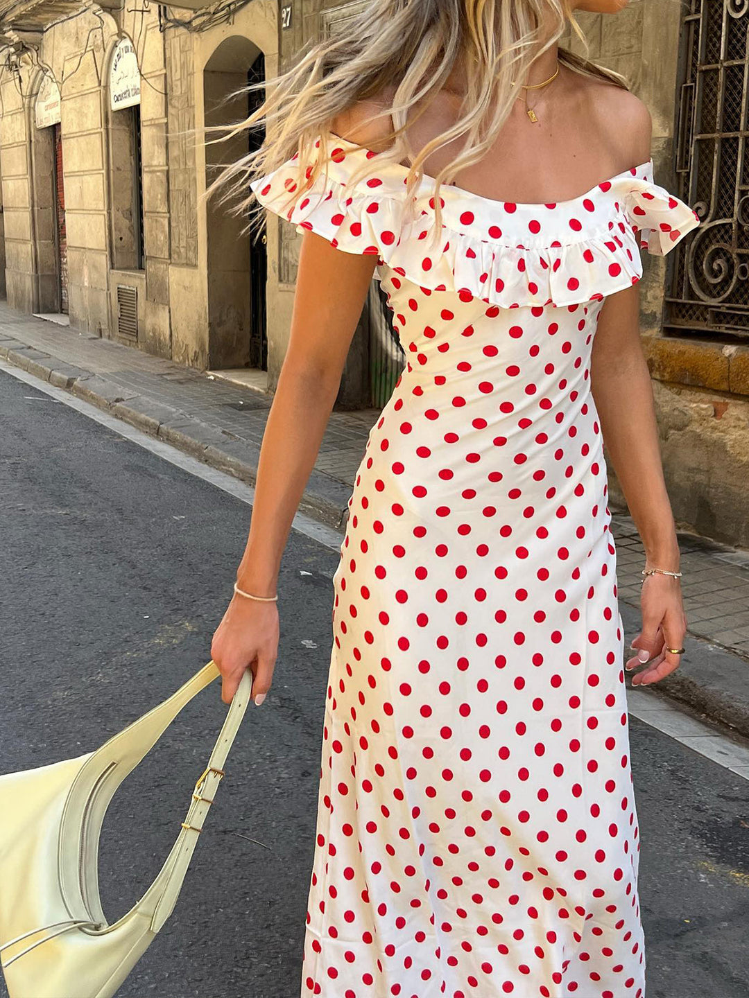Robe Longueoffe à Volants Semi-Transparente à Pois