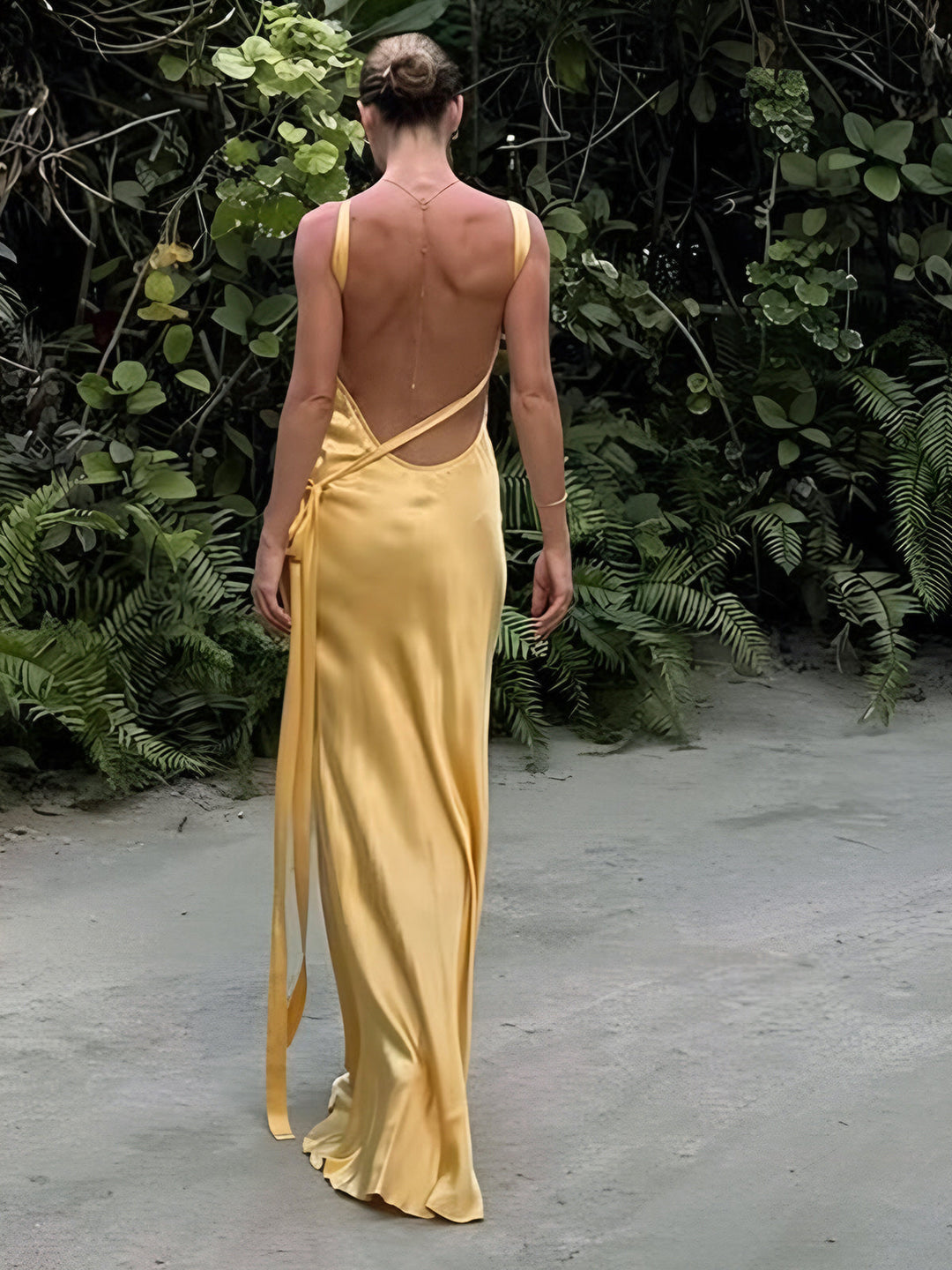 Robe Longue Satinée Asymétrique Une Épaule Semi-Transparente