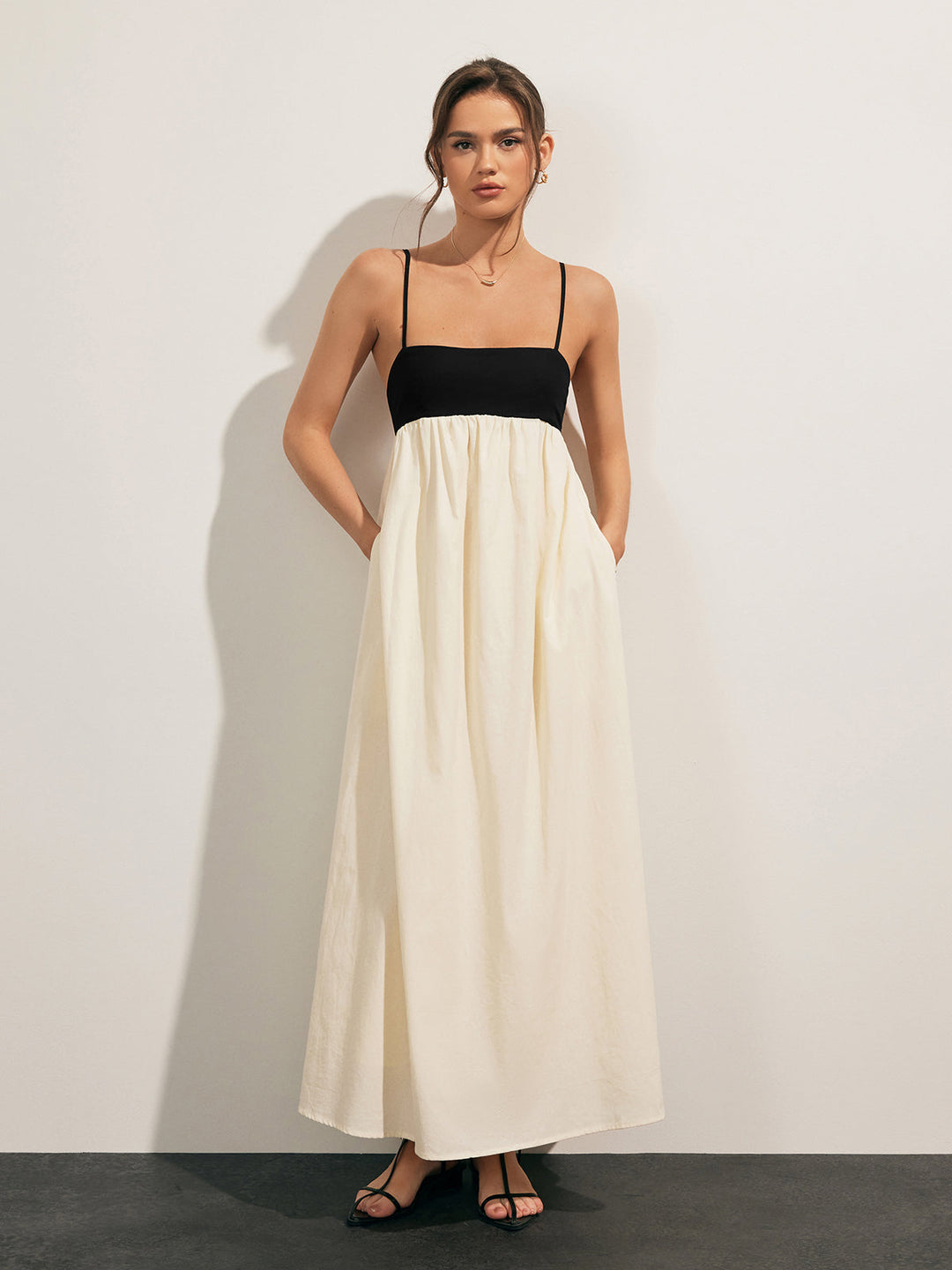 Robe Longue à Dos Ouvert et Poches Contrastantes