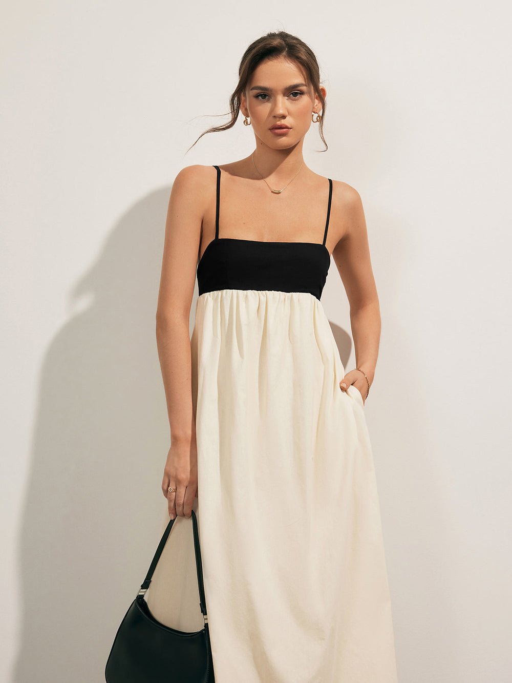 Robe Longue à Dos Ouvert et Poches Contrastantes