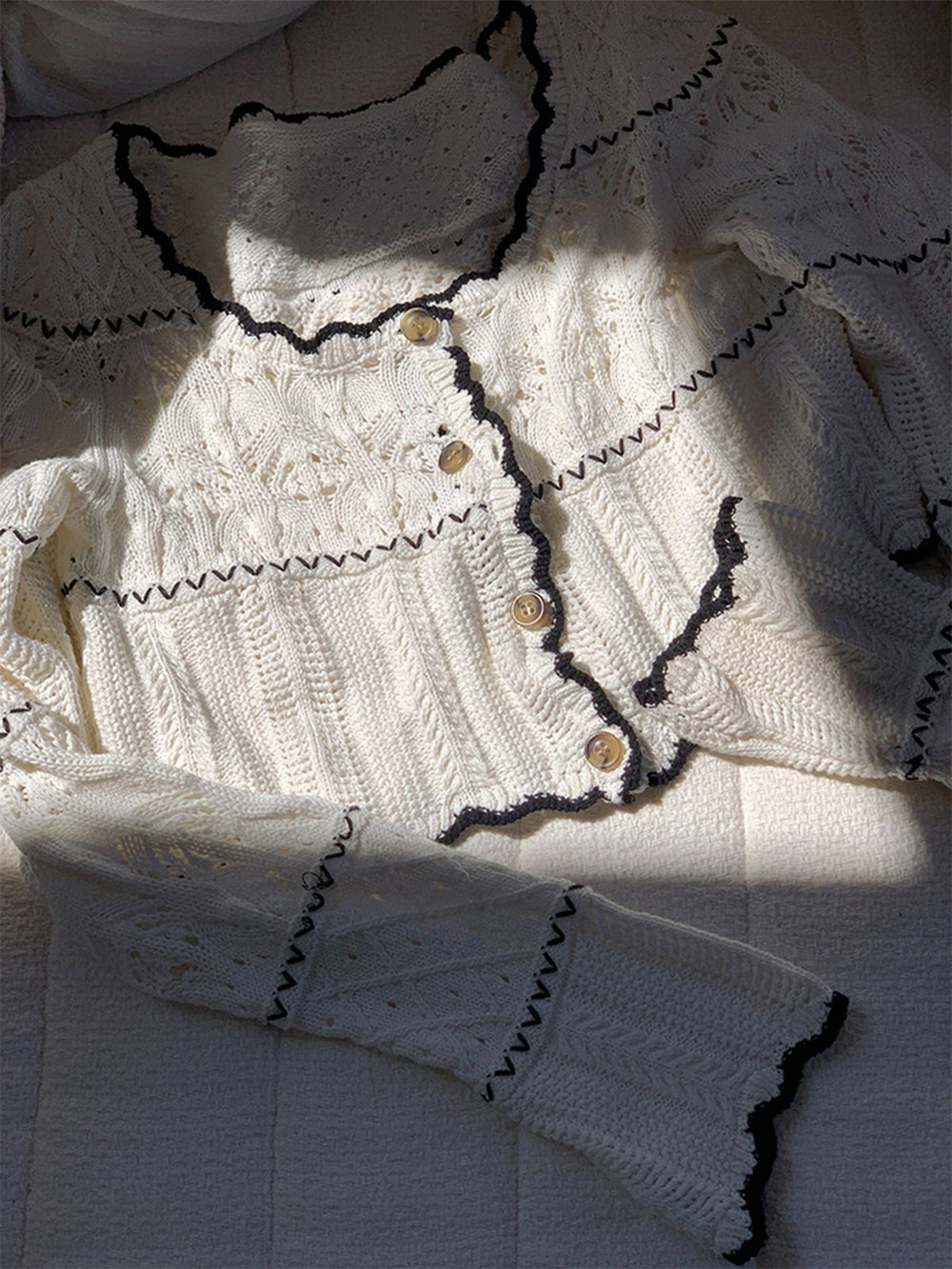 Cardigan en tricot à passepoil contrastant