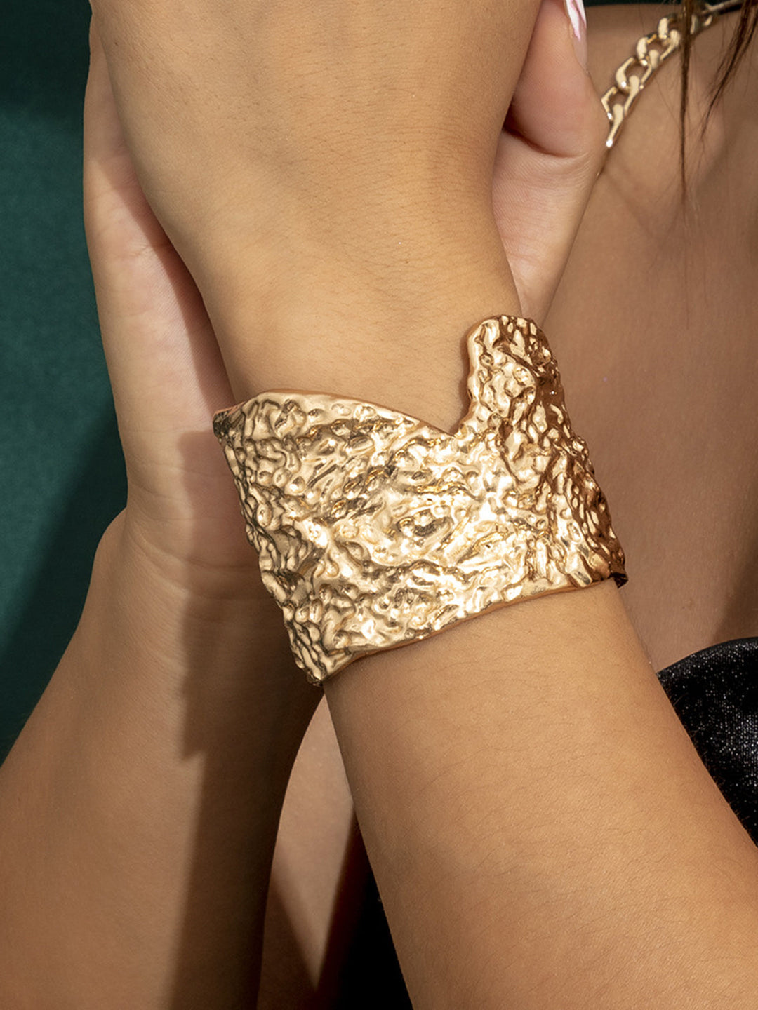 Bracelet jonc en or irrégulier