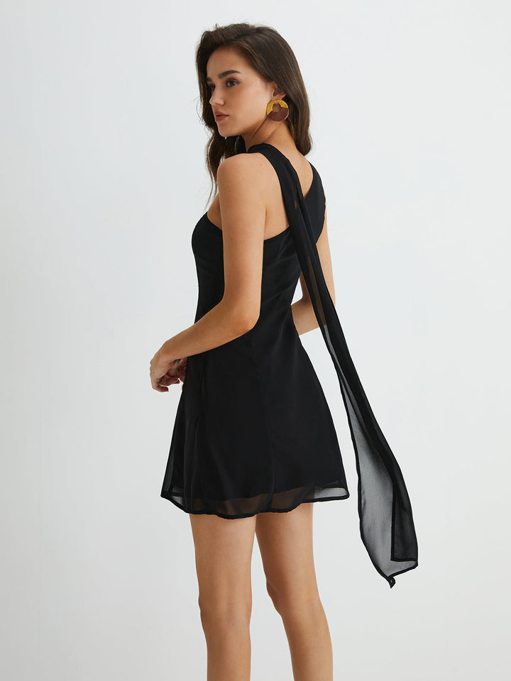 Robe Courte Asymétrique à Épaules Découpées