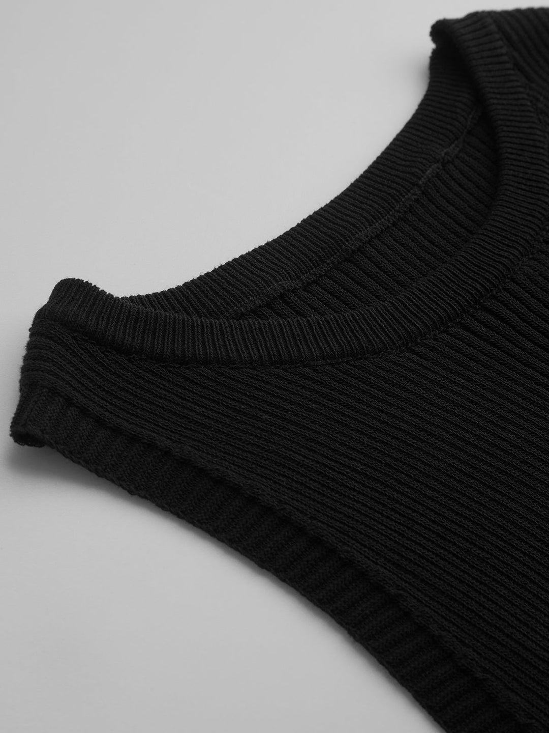 Gilet sans manches ajusté à bordure contrastée