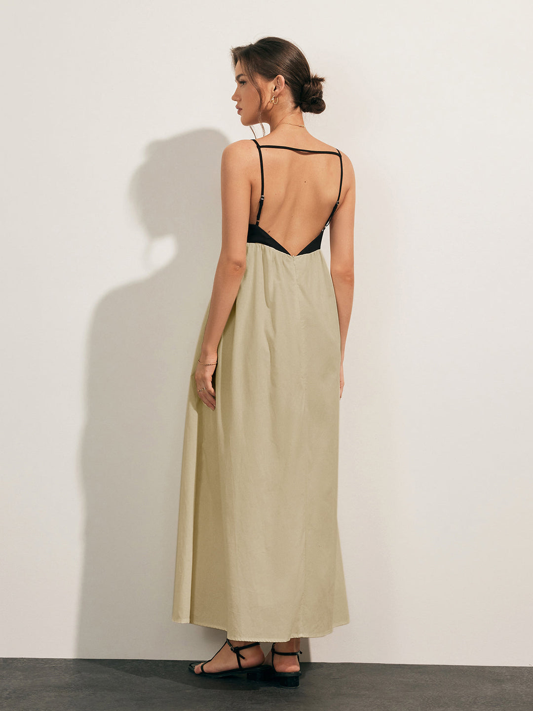 Robe Longue à Dos Ouvert et Poches Contrastantes