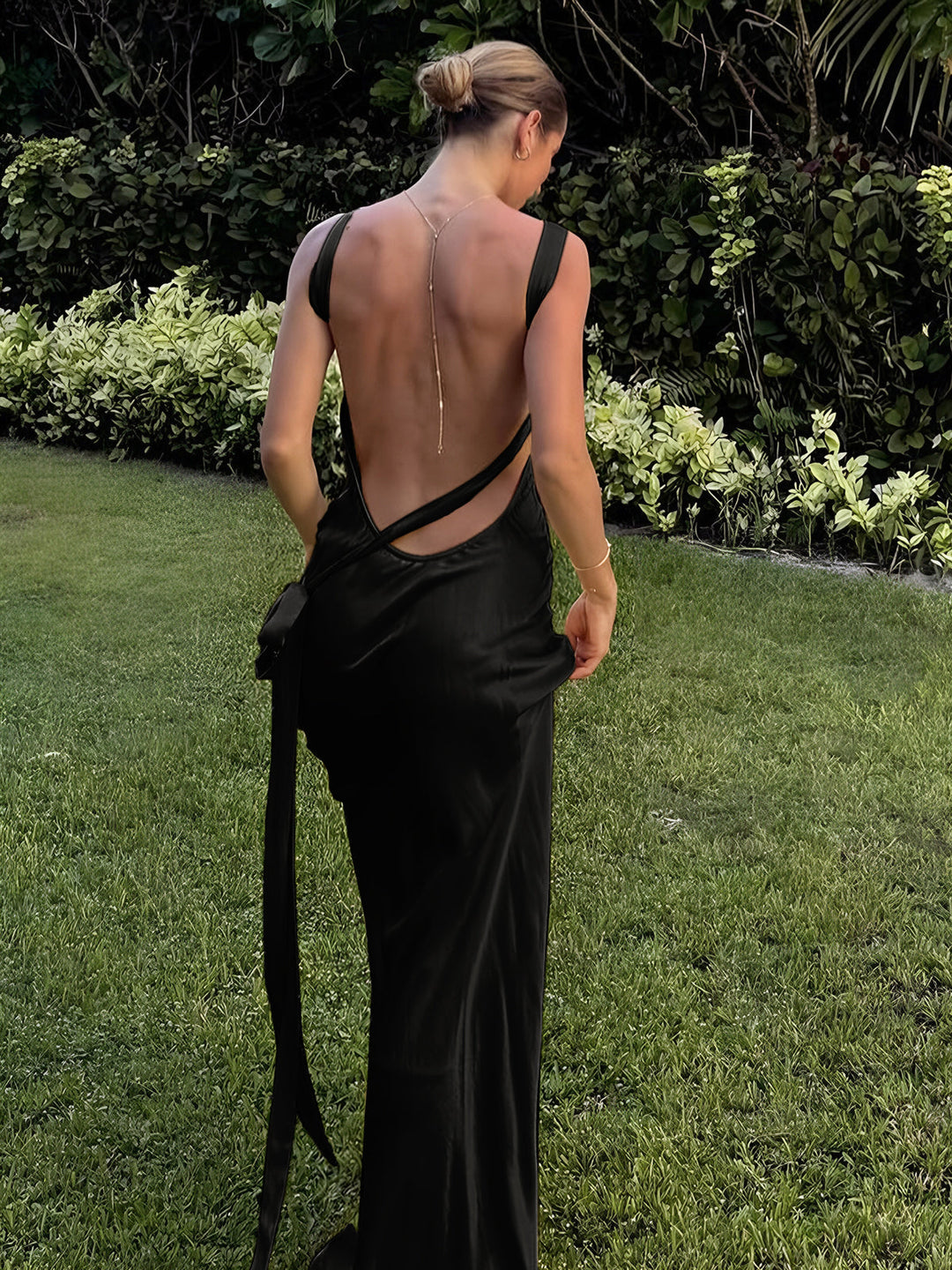 Robe Longue Satinée Asymétrique Une Épaule Semi-Transparente