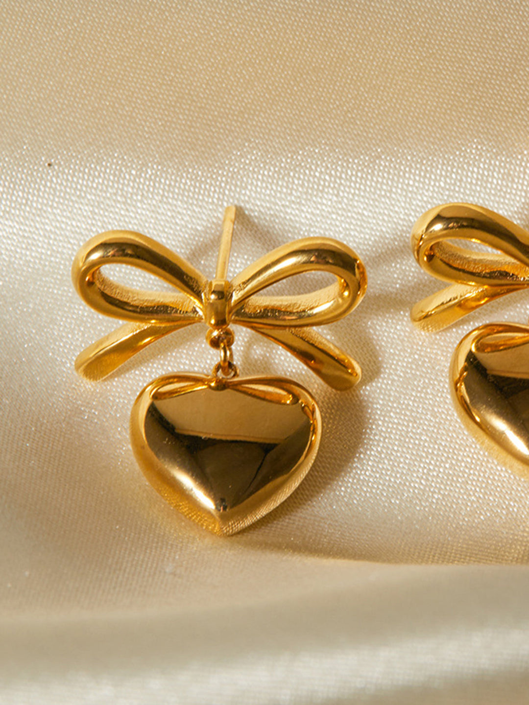Boucles d'oreilles pendantes en forme de cœur avec ruban cadeau
