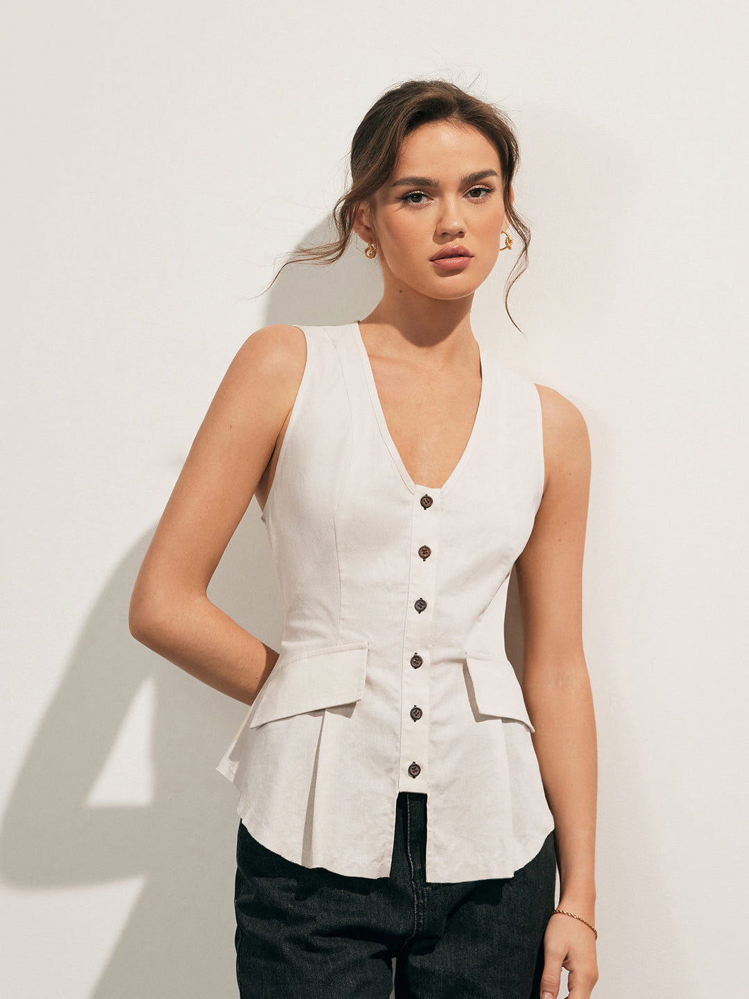 Gilet boutonnée en mélange de lin à ourlet brut