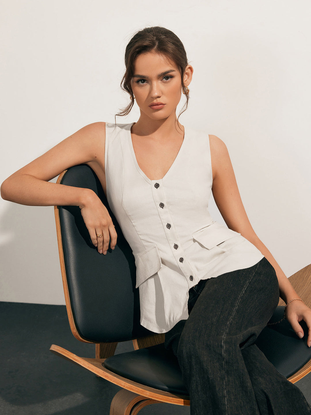 Gilet boutonnée en mélange de lin à ourlet brut