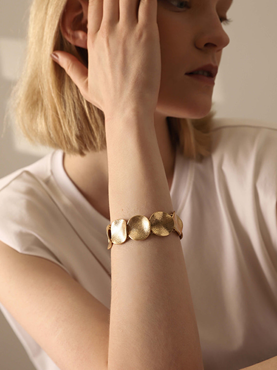 Bracelet manchette à vis