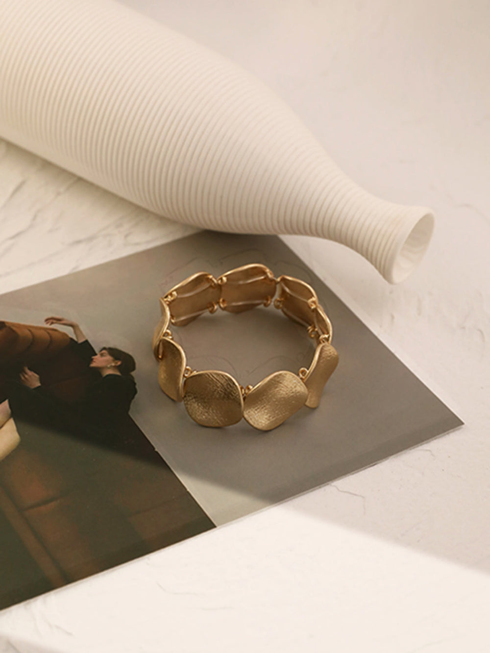 Bracelet manchette à vis
