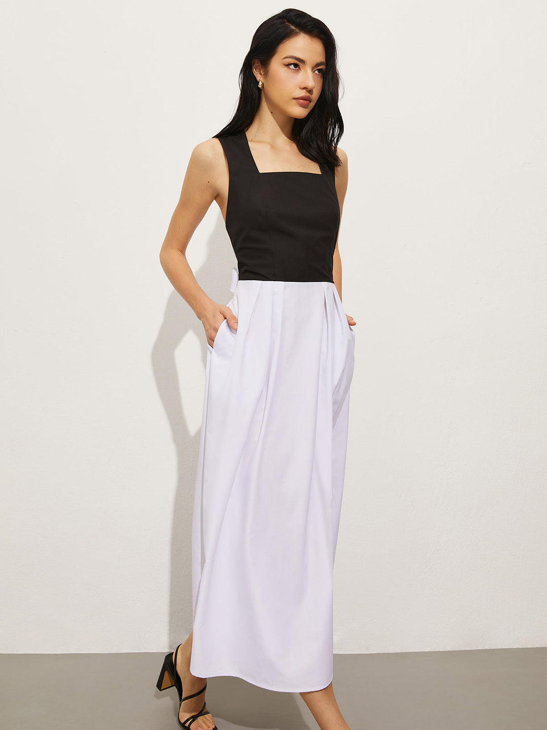 Robe à col carré et dos croisé