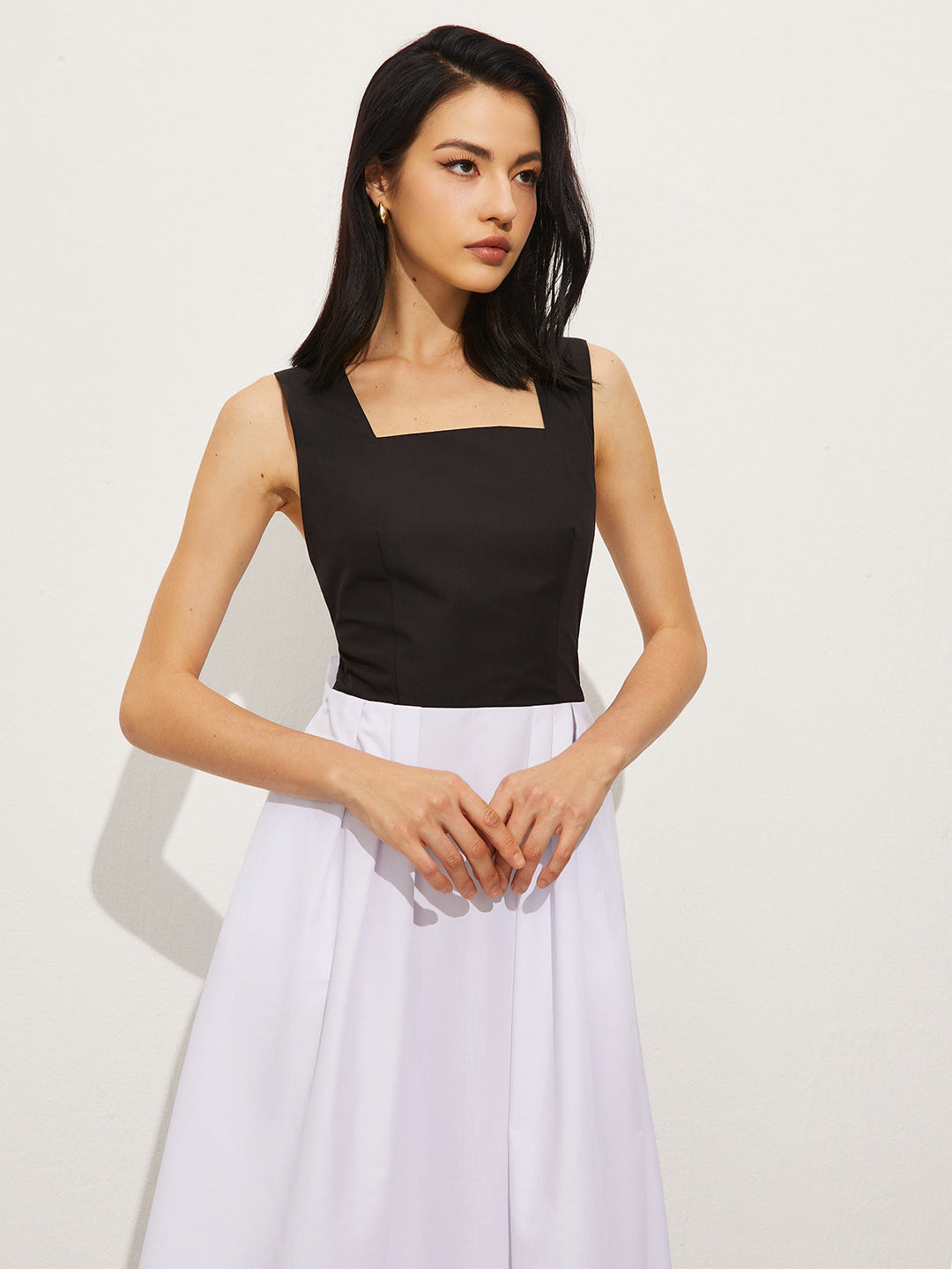 Robe à col carré et dos croisé