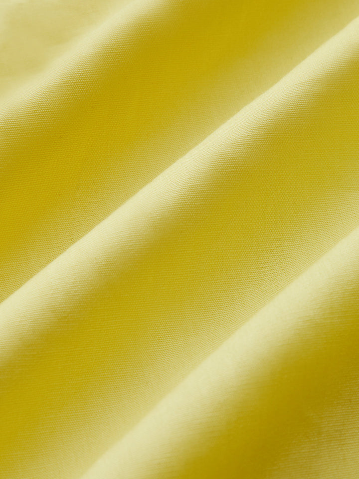 Robe mi-longue à volants et fente