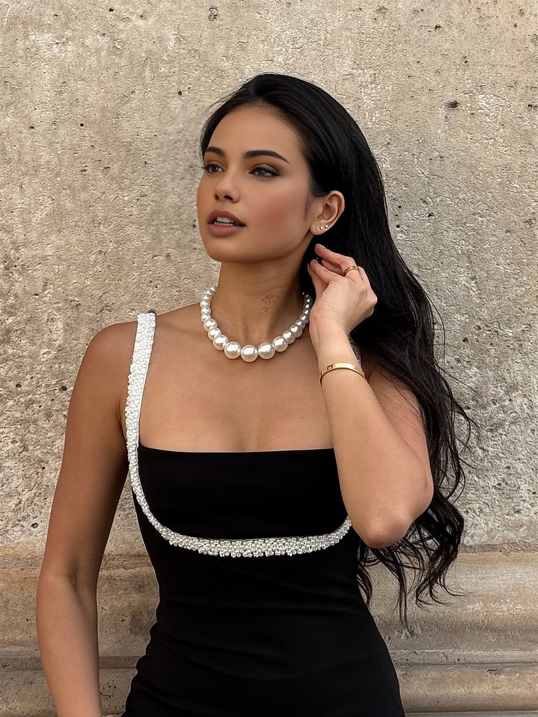 Collier de perles en acrylique blanc cassé