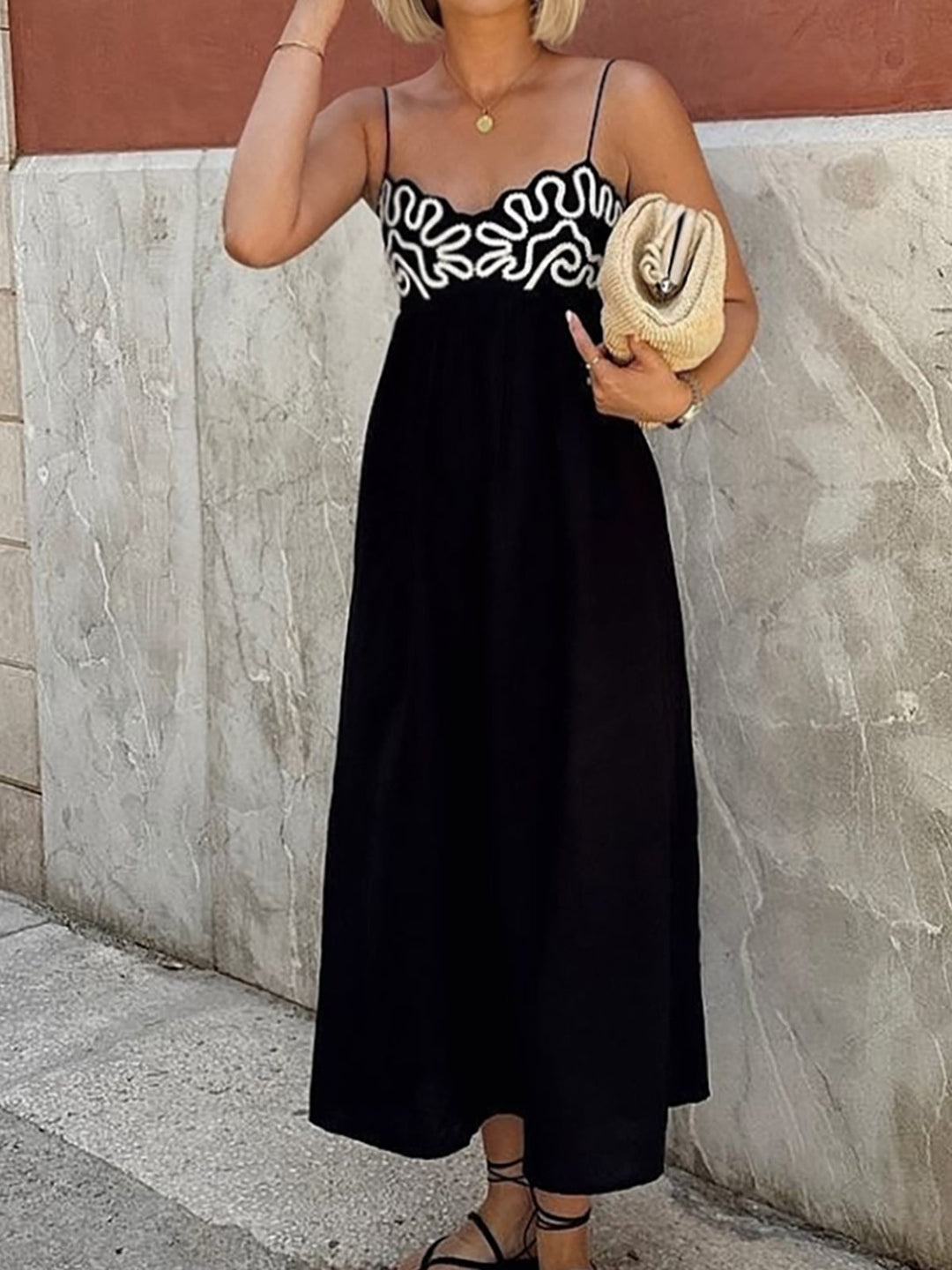 Robe Longue à Bretelles Fines Froncée Brodée
