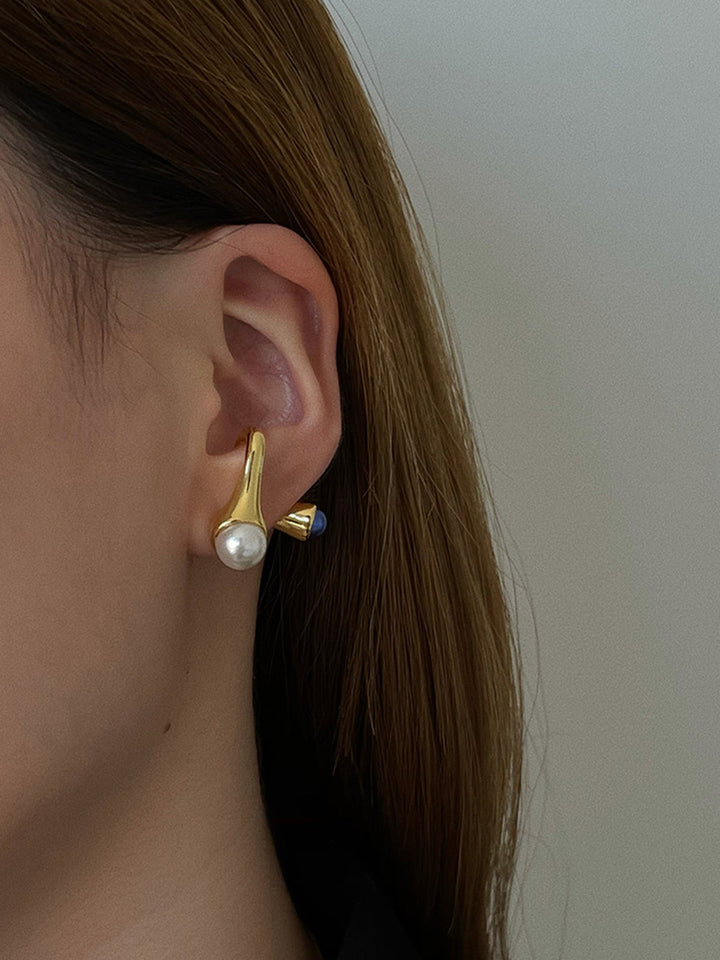 1 Boucle d'oreille dorée à empiler avec perle
