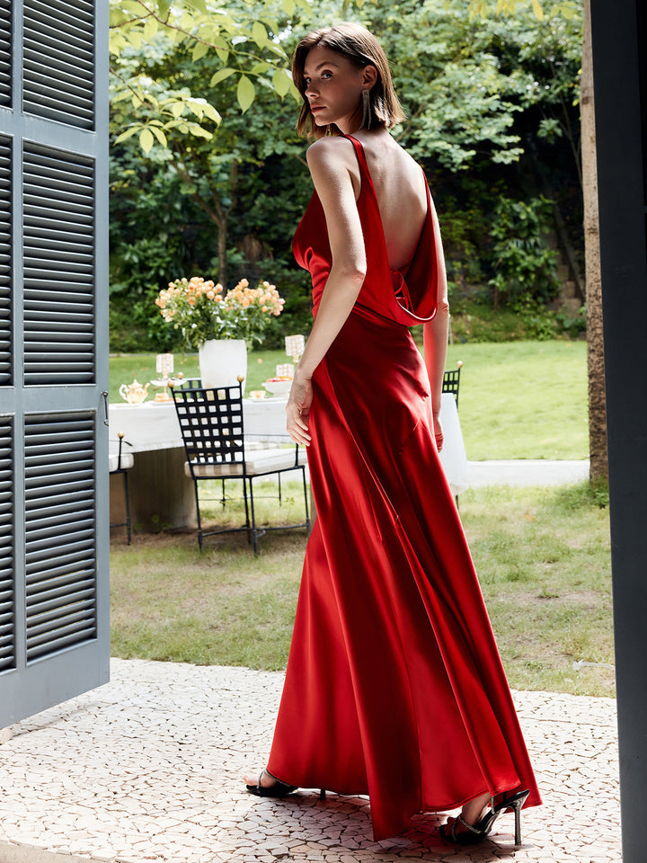 Robe longue en satin dos nu plissée