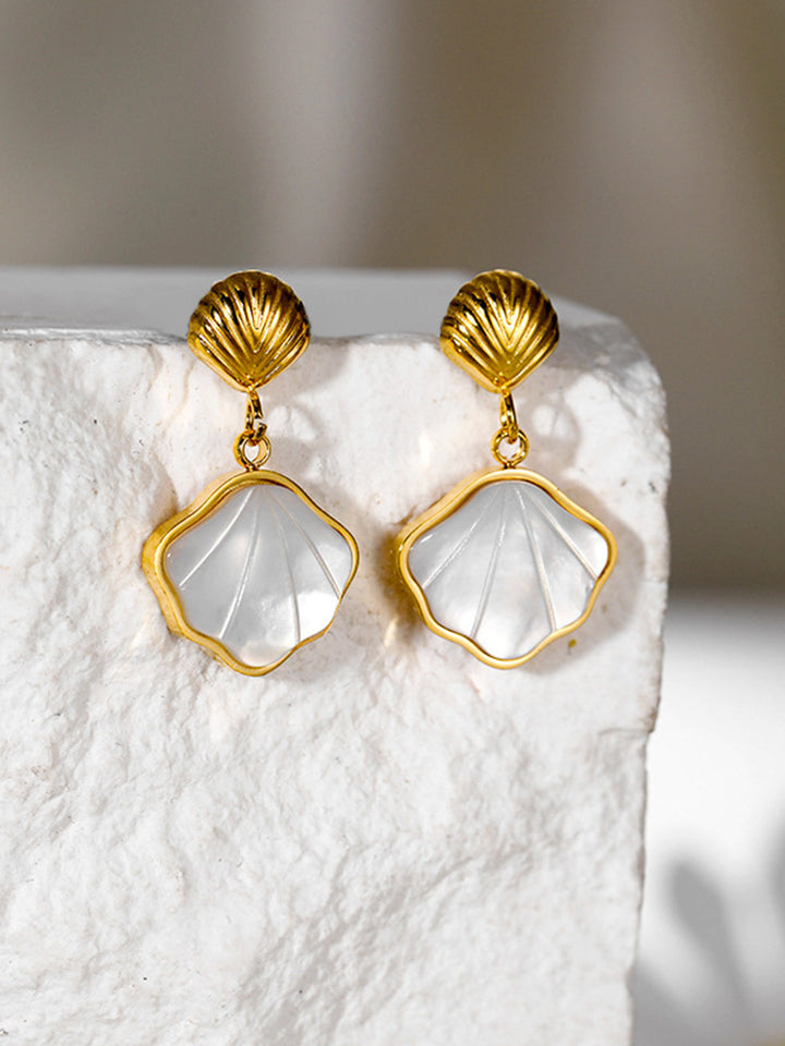 Boucles d'oreilles en nacre dorée