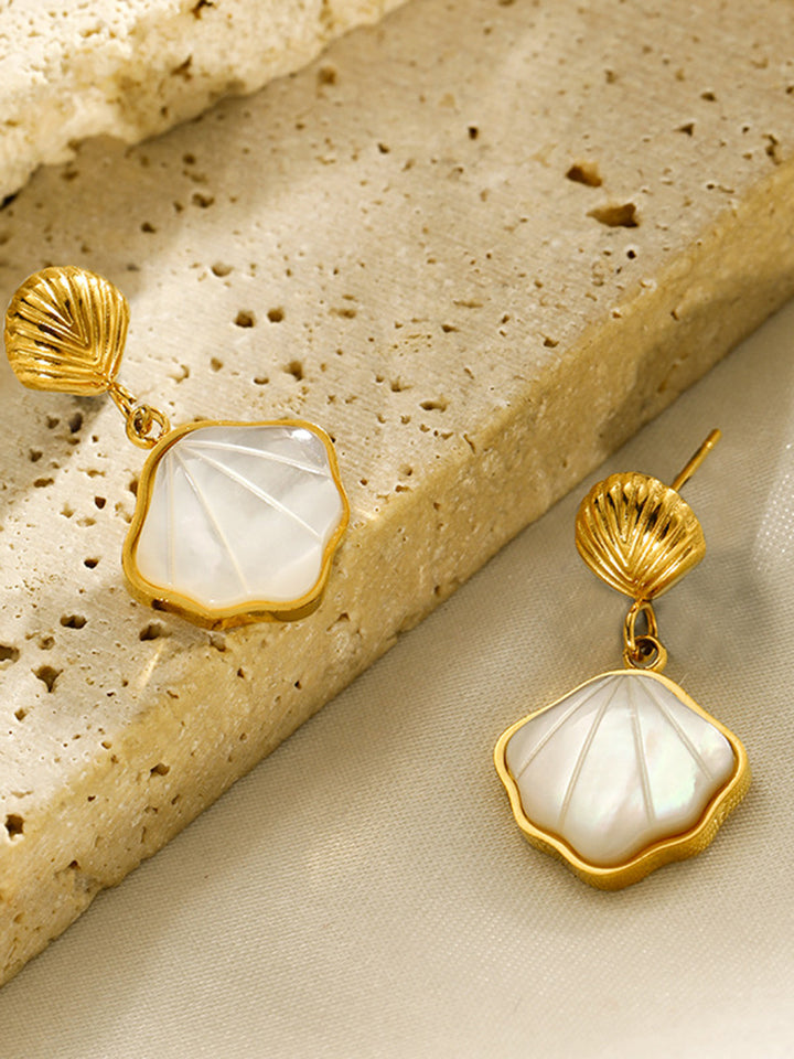 Boucles d'oreilles en nacre dorée