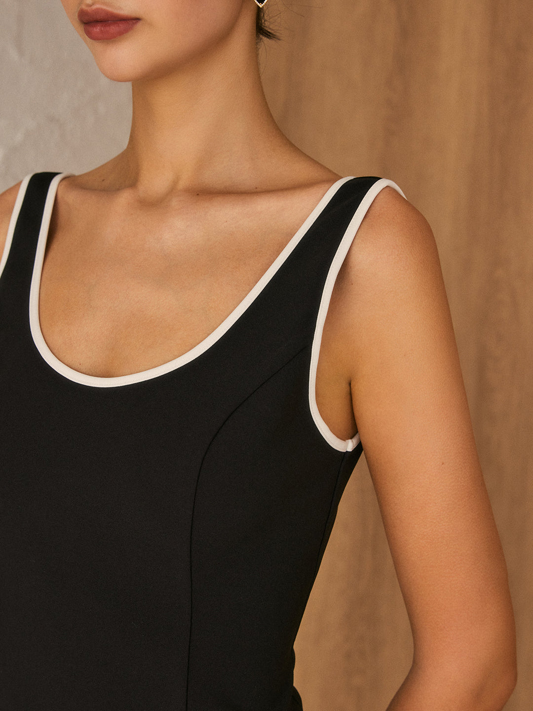 Robe à fermeture éclair avec passepoil contrasté